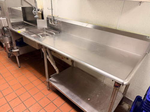 72" RIGHT SIDE STAINLESS SOIL TABLE W/ SPRAY SINK AND NOZZLE.