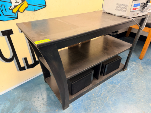 40" PRESSED WOOD MEDIA TABLE.