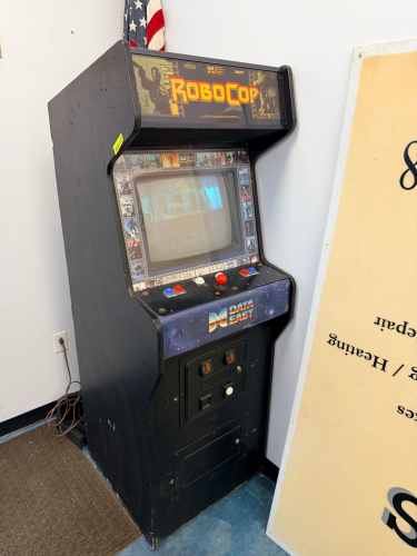 VINTAGE ROBOCOP ARCADE GAME.