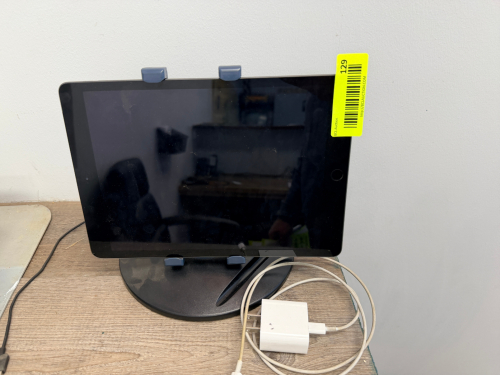 APPLE IPAD W/ CHARGER.