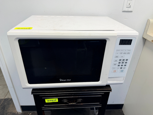 MAGIC CHEF MICROWAVE