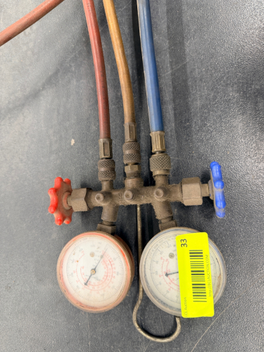 MANIFOLD GAUGE SET WITH RED, BLUE, AND YELLOW HOSES