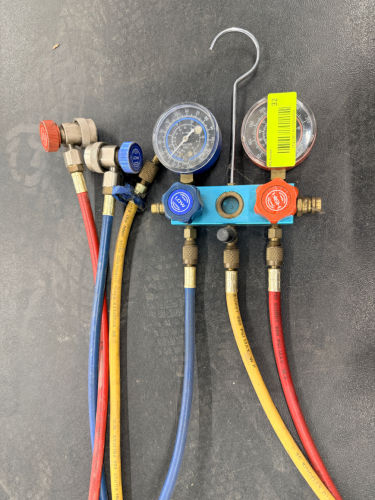 MANIFOLD GAUGE SET WITH RED, BLUE, AND YELLOW HOSES