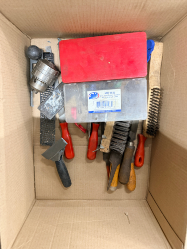 BOX OF ASSORTED HAND TOOLS