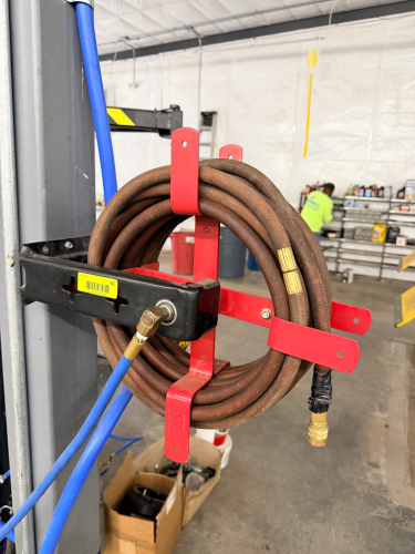 WALL MOUNTED HOSE REEL W/ HOSE.