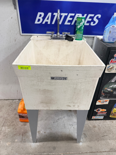 PLASTIC 20" X 20" SLOP SINK