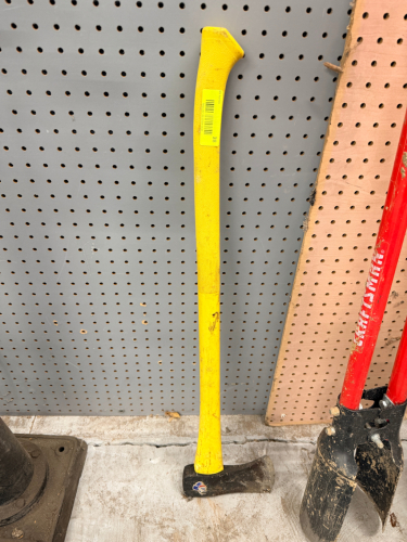 AXE WITH FIBERGLASS HANDLE