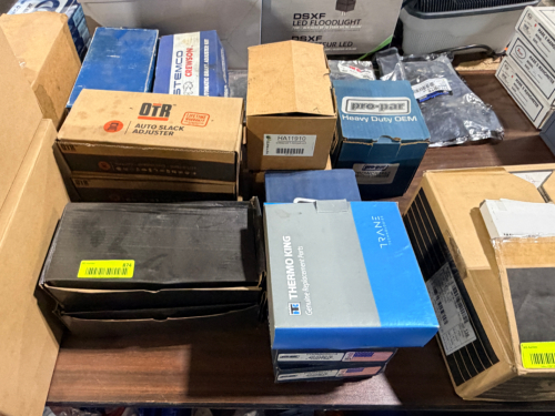 (1) LOT OF ASSORTED HARDWARE AND TRUCK PARTS
