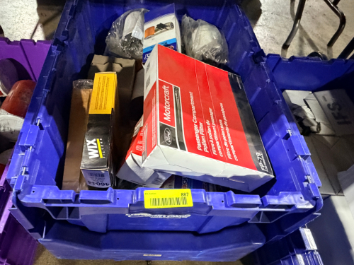 (1) LOT OF ASSORTED HARDWARE AND TRUCK PARTS
