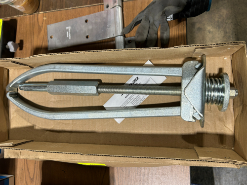 (2) GEAR PULLER