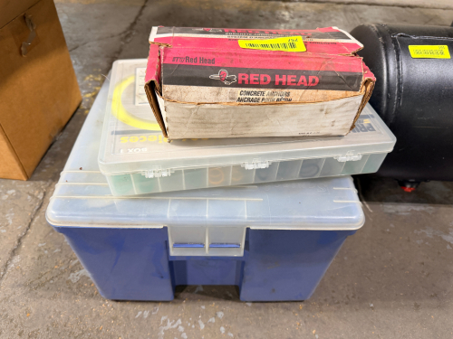 (1) LOT OF ASSORTED PLASTIC ORGANIZERS AND HARDWARE