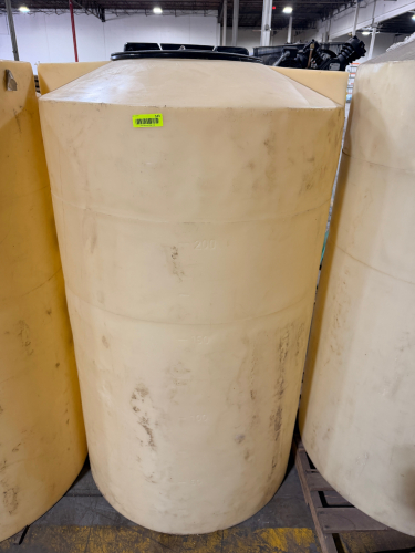 VERTICAL POLY STORAGE TANK WITH SCREW TOP LID
