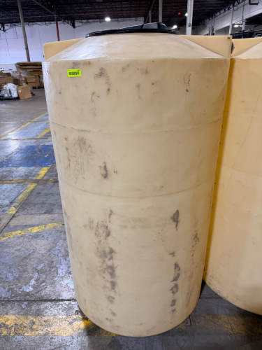 VERTICAL POLY STORAGE TANK WITH SCREW TOP LID