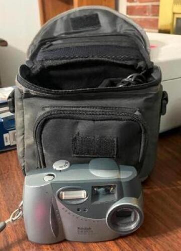 DIGITAL CAMERA WITH CASE
