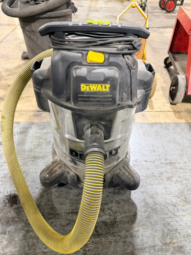 DEWALT 12 GALLON WET /DRY SHOP VAC.