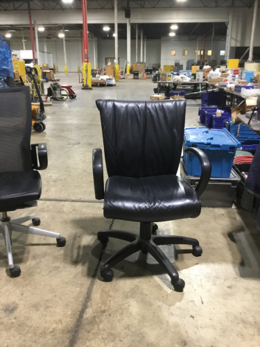 BLACK DESK CHAIR