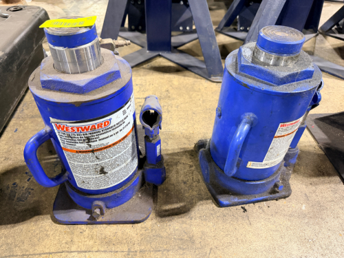 (2) 30 TON BOTTLE JACKS.