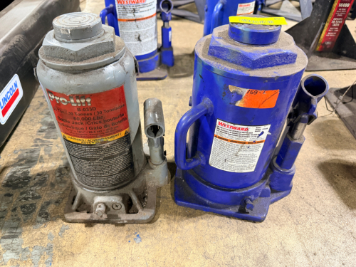 (2) 30 TON BOTTLE JACKS.