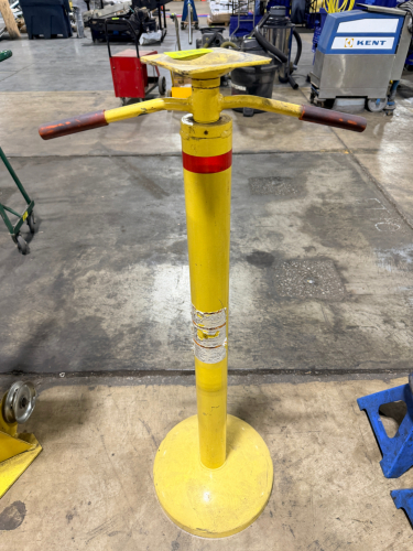 TRAILER STABILIZING JACK STAND, HEAVY-DUTY STEEL CONSTRUCTION