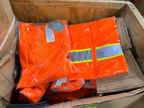 HIGH VISIBILITY ORANGE SAFETY VESTS, MULTIPLE UNITS IN ORIGINAL PACKAGING. CLASS 3 MESH VESTS, SIZE 3XL.