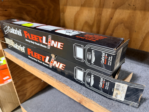 (2) GABRIEL FLEETLINE HEAVY-DUTY TRUCK SHOCK ABSORBERS, NEW IN BOX WEAR).