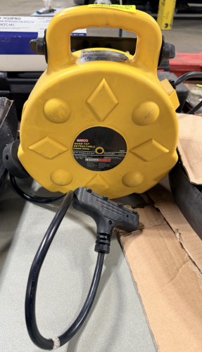 BAYCO RETRACTABLE CORD REEL WITH QUAD TAP OUTLET, PORTABLE DESIGN WITH HANDLE. FEATURES 50 FT EXTENSION CORD WITH AUTOMATIC RETRACT FUNCTION