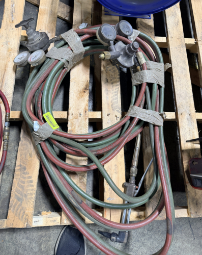 ACETYLENE WELDING HOSE W/ GAUGES