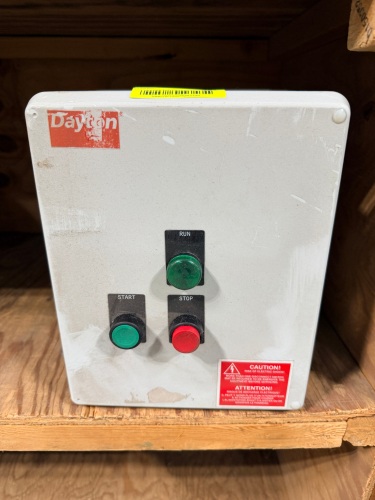 DAYTON MOTOR STARTER CONTROL BOX WITH START/STOP PUSH BUTTONS AND RUN INDICATOR LIGHT (INDUSTRIAL CONTROL STATION).