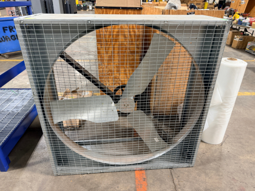 DAYTON AGRICULTURAL EXHAUST FAN WITH METAL HOUSING AND PROTECTIVE FRONT GRILLE. LARGE BELT-DRIVEN FAN