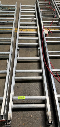 16' ALUMINUM EXTENSION LADDER.