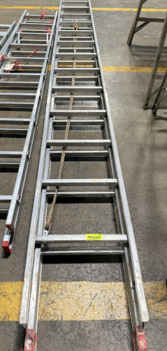 24' ALUMINUM EXTENSION LADDER.