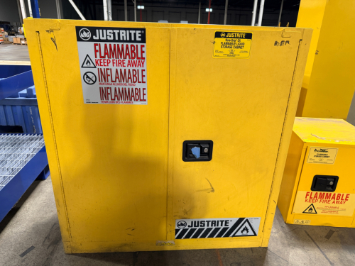 JUSTRITE FLAMMABLE LIQUID STORAGE CABINET, DOUBLE DOOR STEEL CONSTRUCTION WITH INTERNAL SHELF