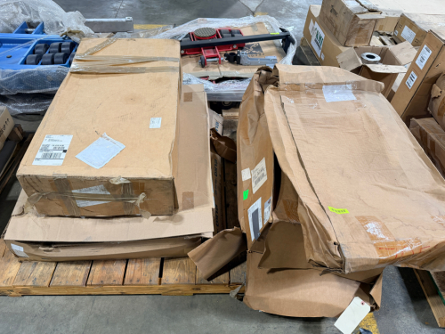 (1) PALLET OF ASSORTED TRUCK PARTS.