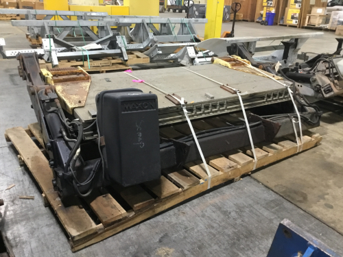 HYDRAULIC VEHICLE LIFT PLATFORM WITH EXTENSION DECK, HEAVY DUTY STEEL CONSTRUCTION WITH INTEGRATED CYLINDER AND FRAME.