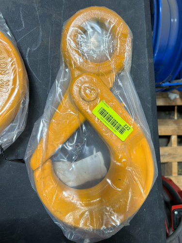 3/4" SELF LOCKING EYE HOOK