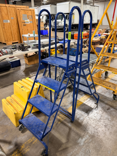 BALLYMORE ROLLING WAREHOUSE LADDER, 4-STEP MOBILE UNIT WITH HANDRAILS AND TOP PLATFORM
