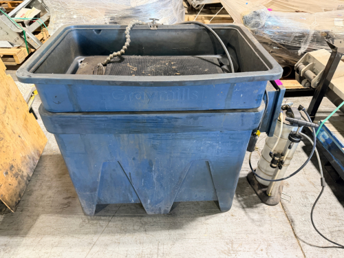 INDUSTRIAL AQUEOUS PARTS WASHER WITH INTEGRATED TANK, PUMP, AND FILTRATION SYSTEM. UNIT FEATURES LARGE CAPACITY BASIN WITH FLEXIBLE HOSE AND BRUSH FOR CLEANING APPLICATIONS.
