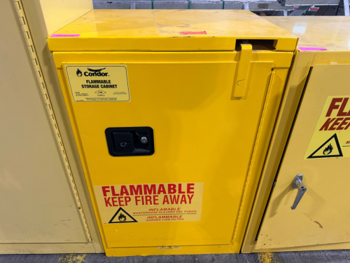 12 GALLON FLAMMABLE SAFETY STORAGE CABINET WITH INTERIOR SHELF