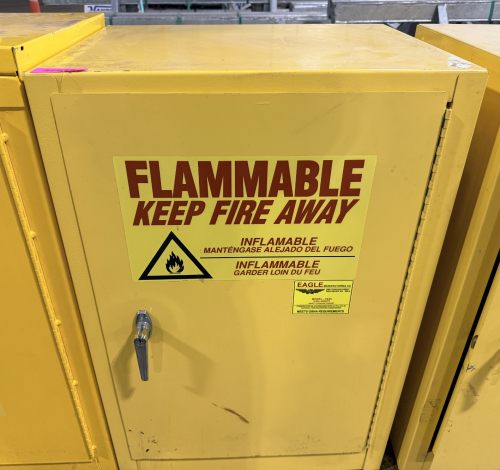 12 GALLON FLAMMABLE SAFETY STORAGE CABINET WITH INTERIOR SHELF