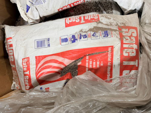 (1) GAYLORD OF ASSORTED / OIL DRY 40 LBS. BAGS OF ABSORBENT.