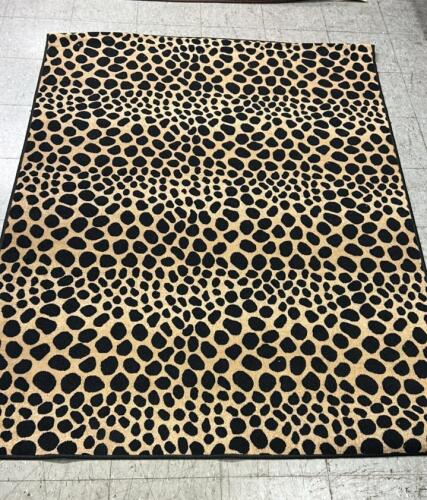 (1) LEOPARD PRINT RUG