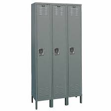 (1) WARDROBE LOCKER