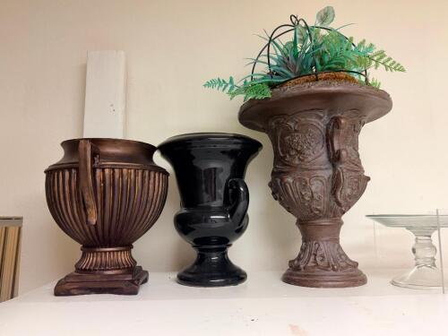 (3) PIECES OF ASSORTED D&Eacute;COR