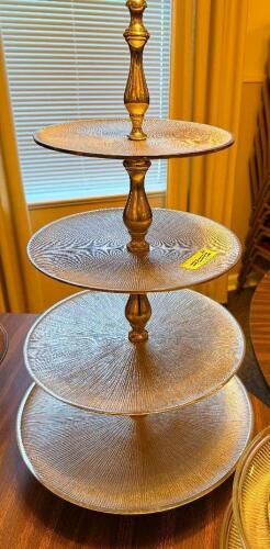 FOUR-TIER METAL SERVING STAND WITH TEXTURED ROUND PLATES AND CENTRAL SPINDLE SUPPORT, FEATURING A DECORATIVE FINIAL TOP AND GRADUATED TIER DESIGN