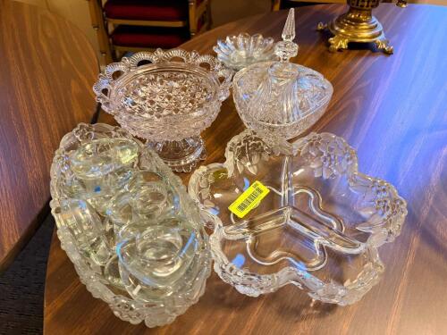 (5) ASSORTED CRYSTAL AND GLASS BOWLS, JARS, AND PLATTERS.