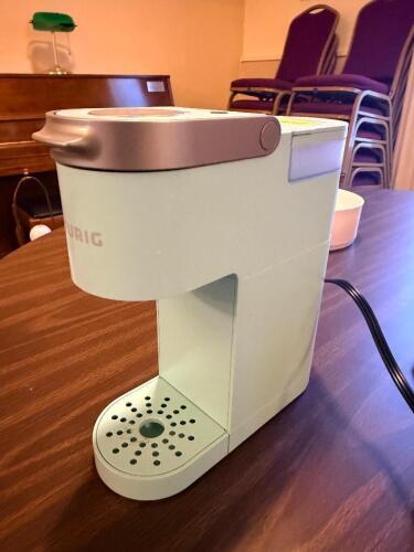 KEURIG BREWER
