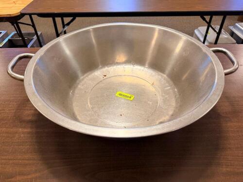 21" LARGE STAINLESS BOWL W/ HANDLES