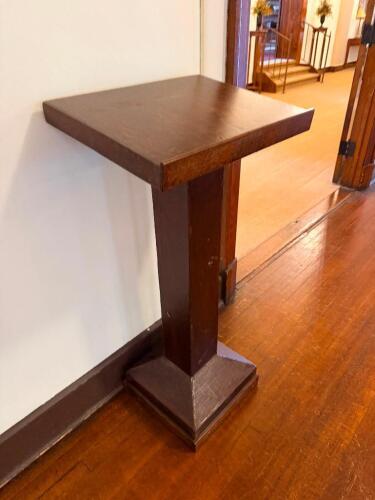 HARDWOOD PODIUM