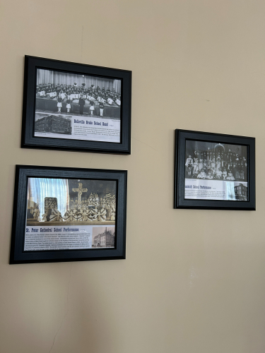 LARGE ASSORTMENT OF FRAMED PICTURES