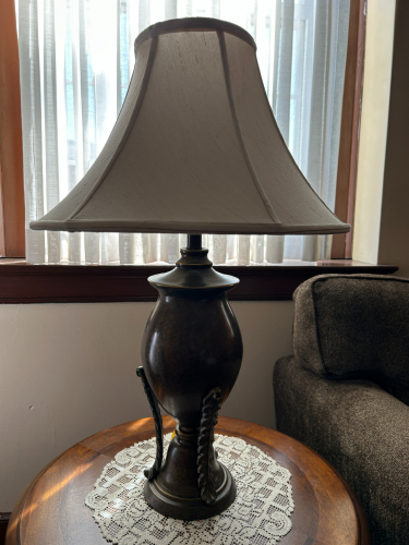 (2) TABLE LAMPS